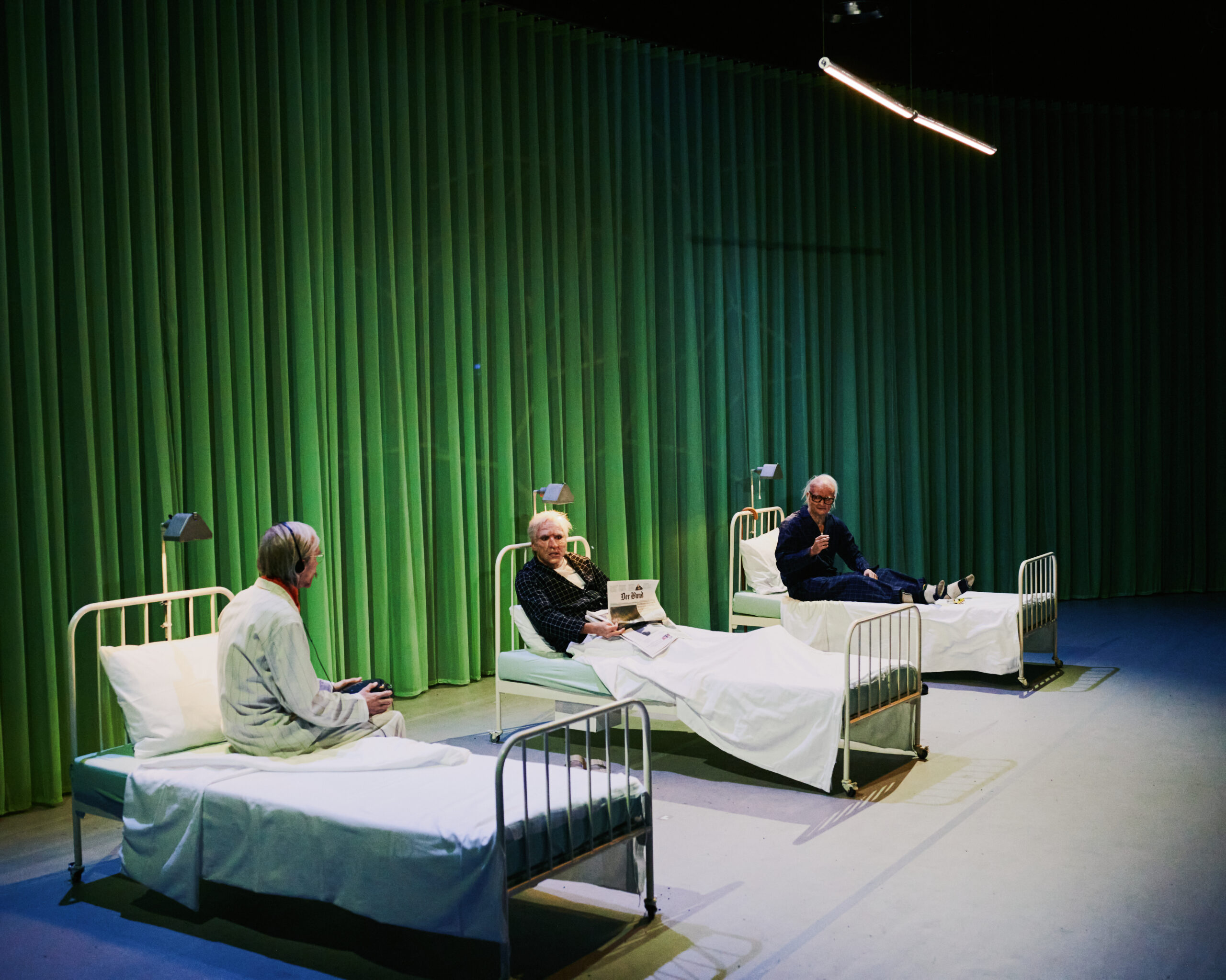 Bühnen Bern: Regisseur Mathias Spaan lässt Schillers Stoff von drei alten Männern in deren Erinnerung neu aufleben.