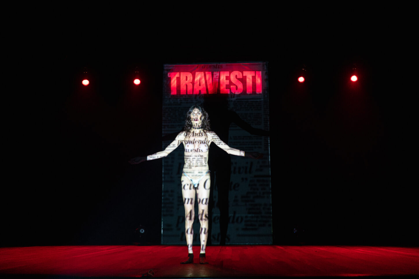 Die brasilianische Künstlerin Renata Carvalho zeigt in Zürich und Basel ihre Performance «Manifesto Transpofágico».