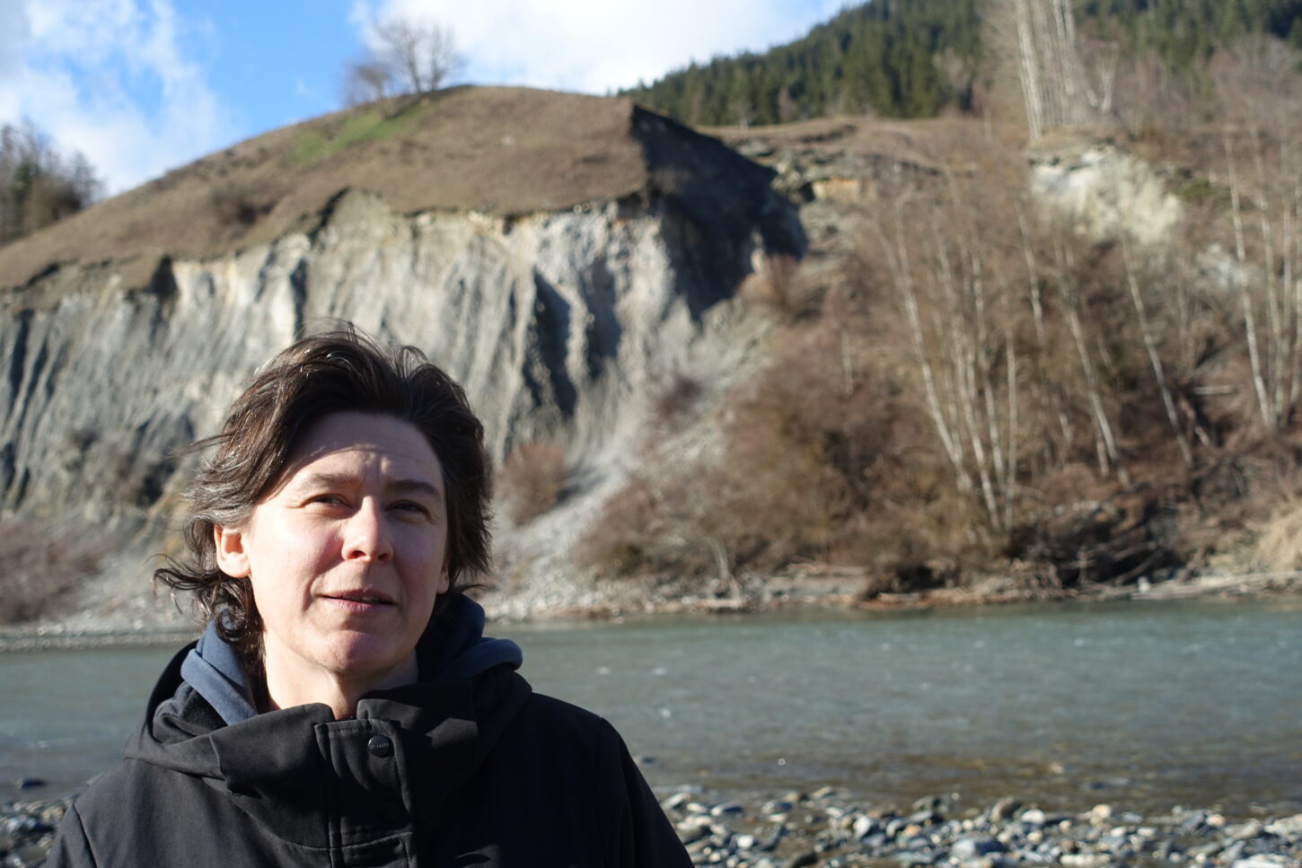 Ester Vonplon eröffnet mit ihren Arbeiten neuartige Einblicke in die Natur. Ihre Motive findet sie auf ausgedehnten Spaziergängen, wie hier in der Rheinschlucht in Graubünden.
