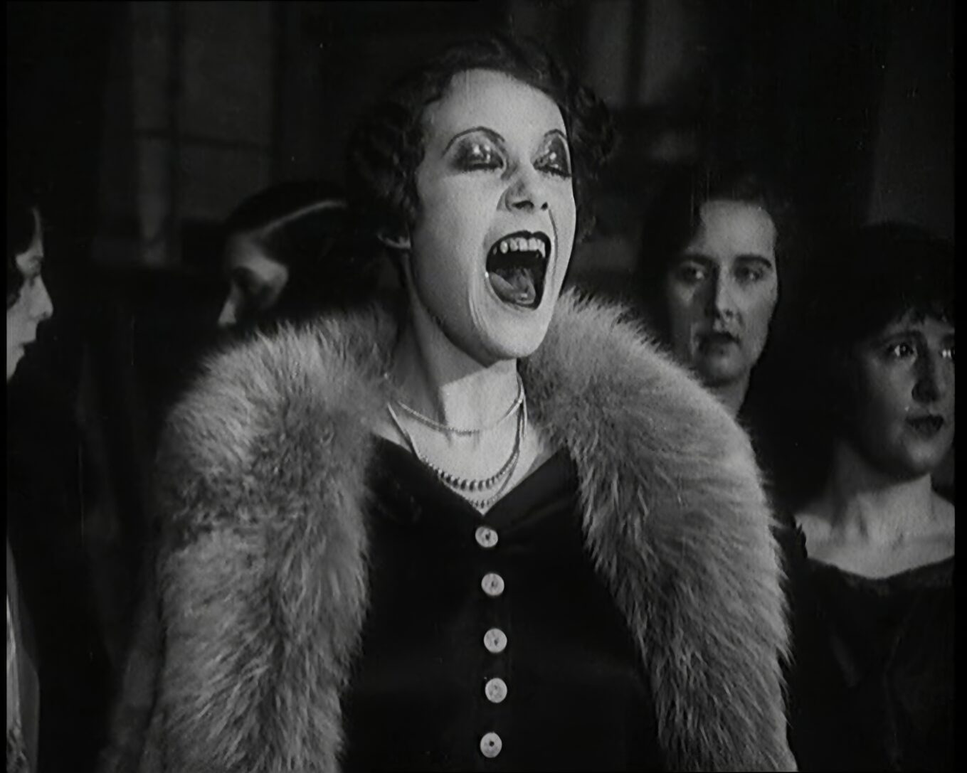 portraitenglandfraufrauenfrauleutekopfmusikkuenstelandschauspielhaussingennochtheaterpelzkleidungbritischenglischfilmoeffnungkleidgeraeuscheverfassungpositionjahrhundertfilms