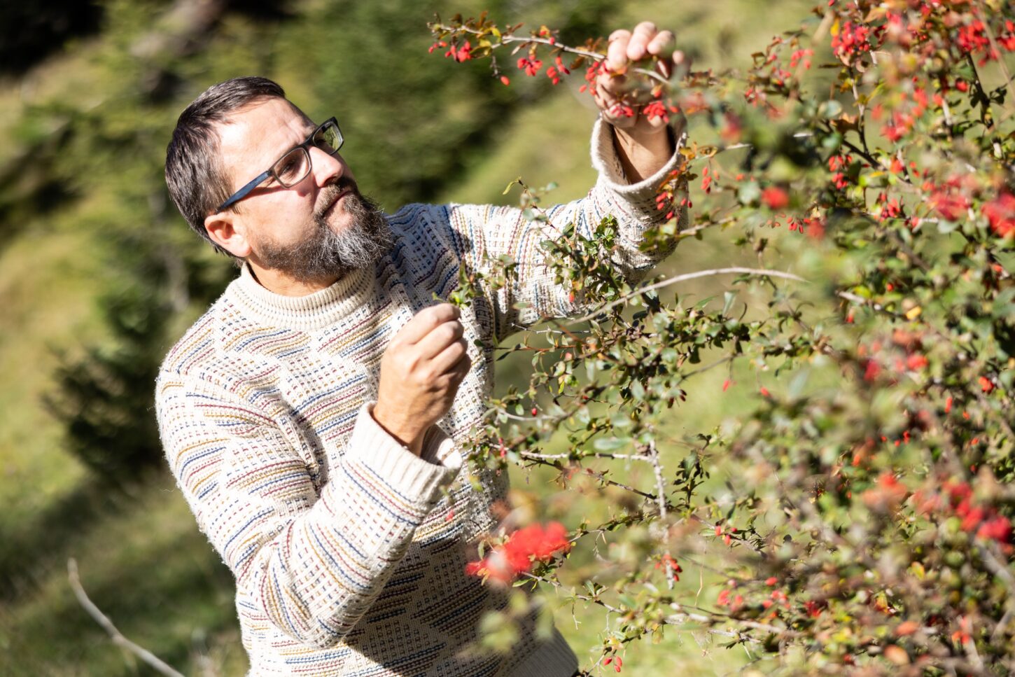 Der Künstler Curdin Tones macht in seinen Arbeiten Geschichte und Traditionen zum Thema und transformiert diese in die Gegenwart.