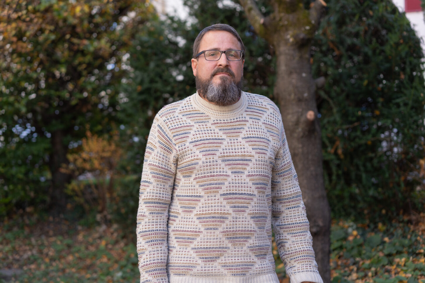 Der Künstler Curdin Tones macht in seinen Arbeiten Geschichte und Traditionen zum Thema und transformiert diese in die Gegenwart.