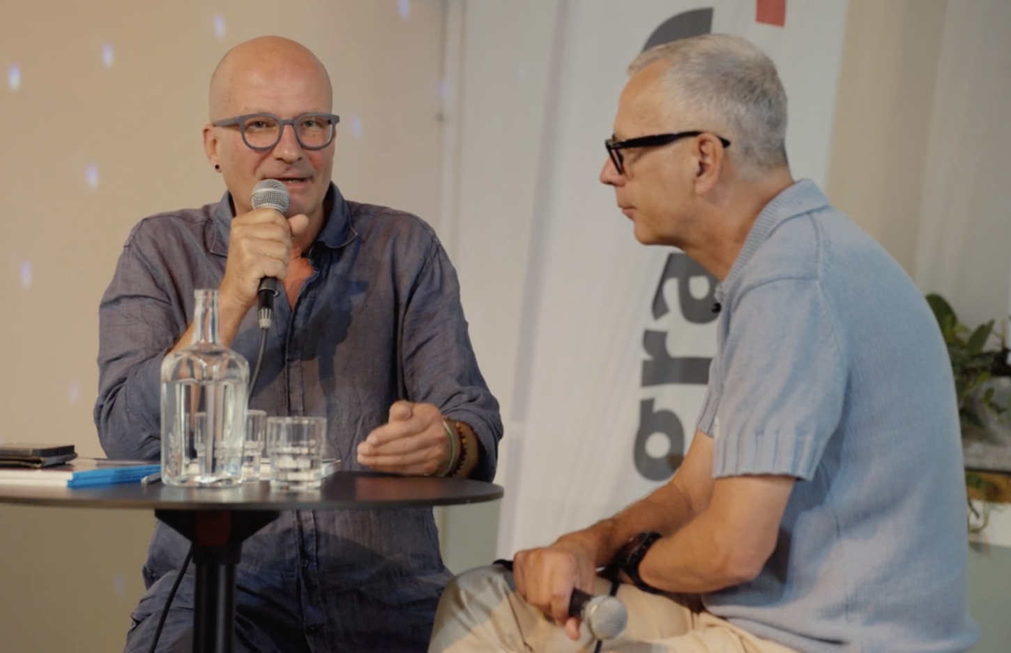 Mathias Balzer (links) und Gieri Spescha an der vierten Ufficina von Graubünden Cultura, 3. September 2026.