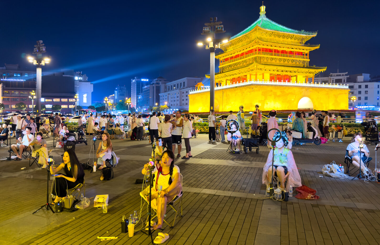 Beim Bell Tower in Xi’an, der Metropole der Influencerinnen.