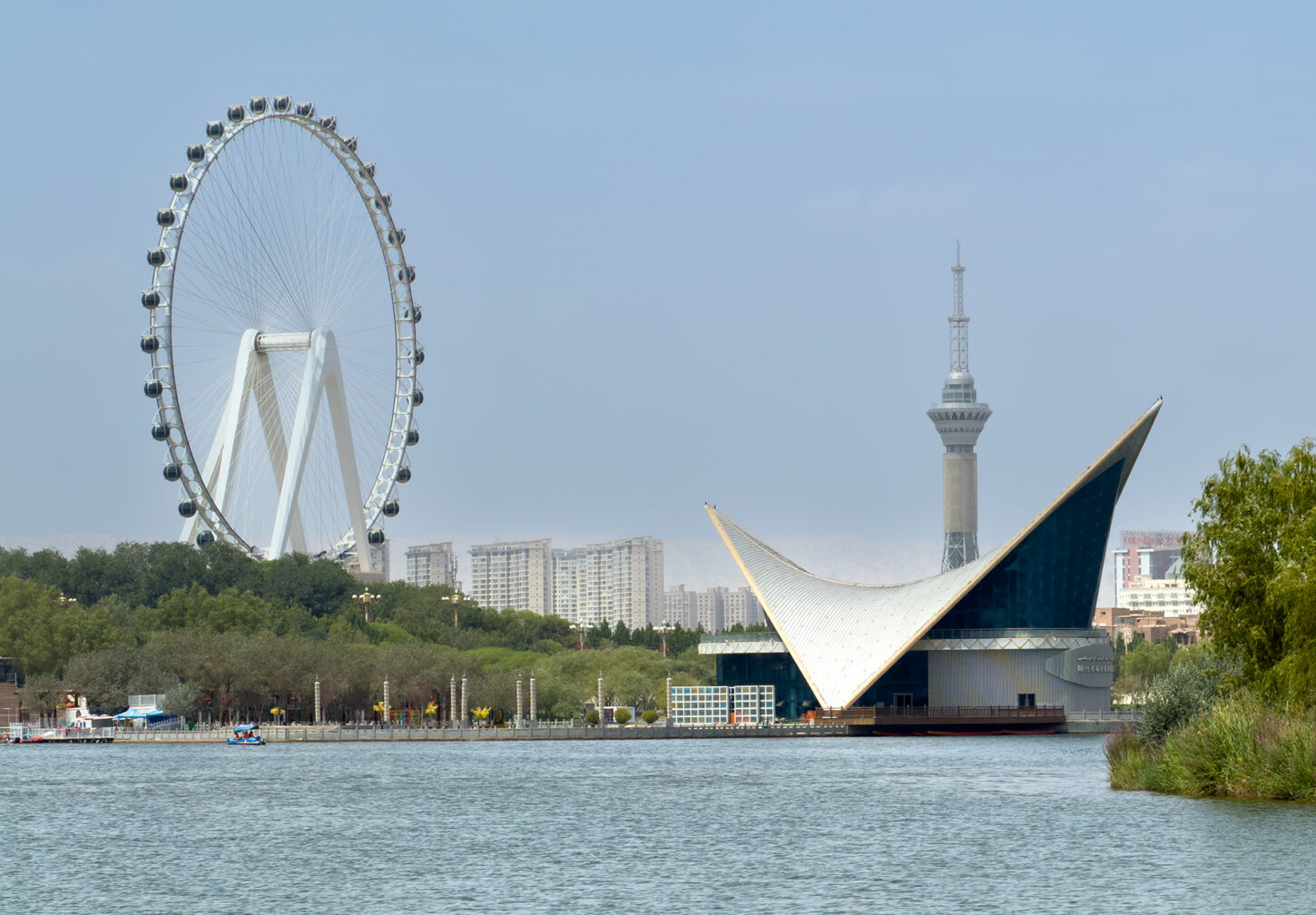 Das Riesenrad soll die Altstadt von Kashgar wieder mit Leben füllen.